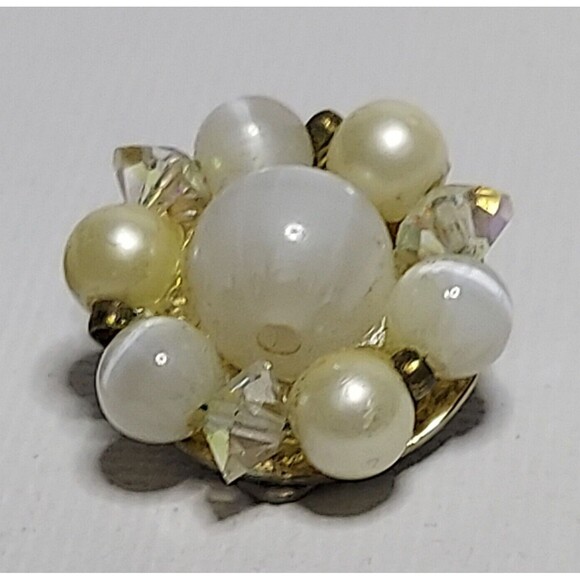 Vintage Lisner Faux Pearl Earrings Clip-on 3/4" - Picture 3 of 4